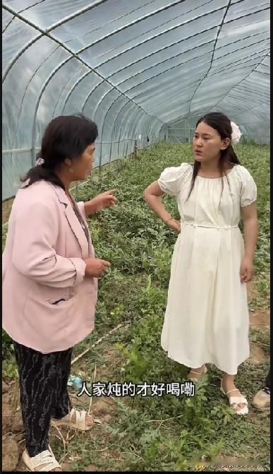 小故事！
    夏天到了 雨露准备给老汉买二身衣服，雨露 老爸说有衣服穿就行了