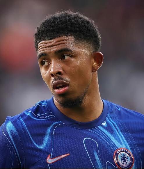 【马路杀手】太阳报爆料，切尔西后卫韦斯利-福法纳因危险驾驶违法行为，被英国法院判