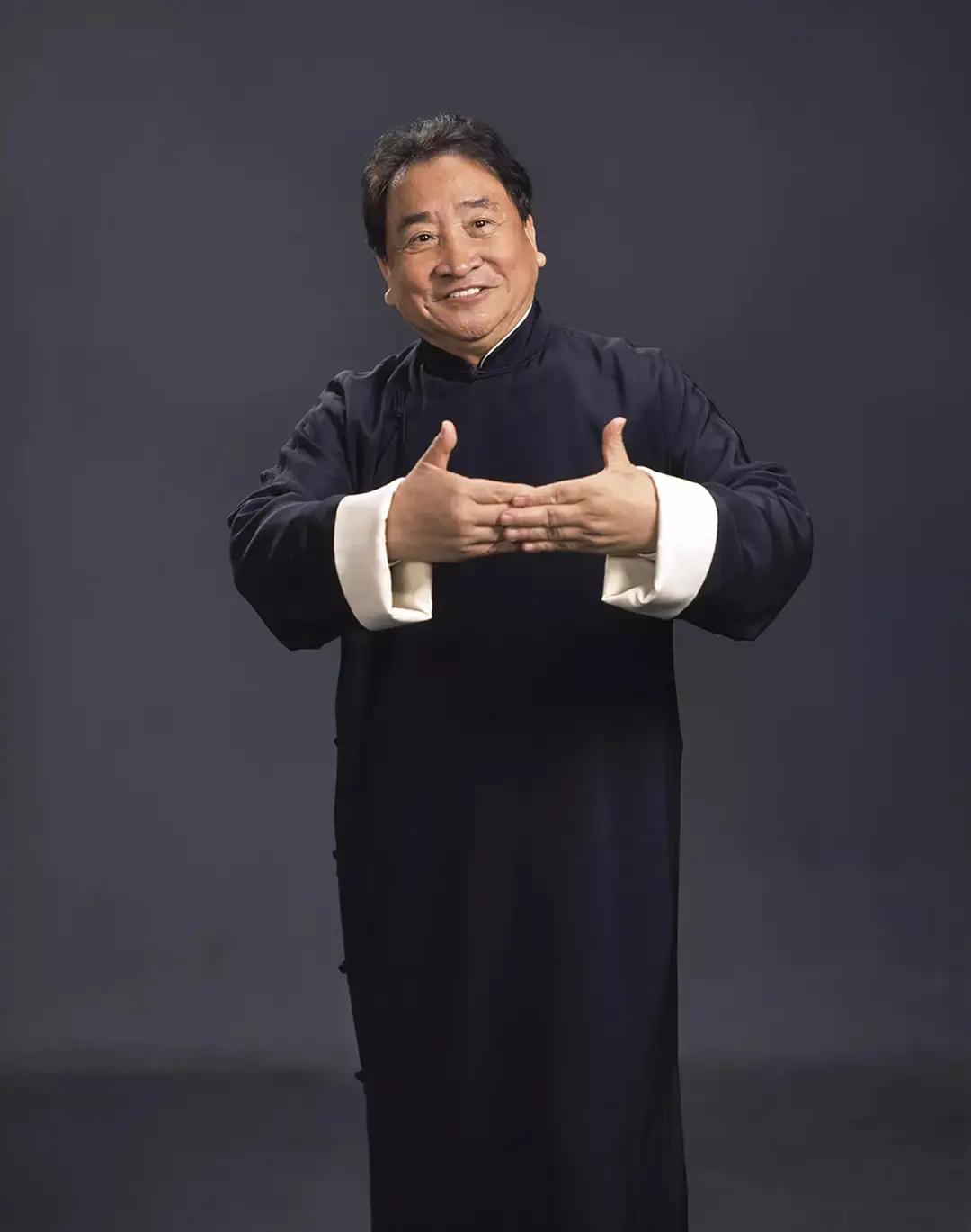 姜昆入驻今日头条了！
偶尔刷到姜昆的头条号，因为一直就喜欢姜昆的相声，马上就关注