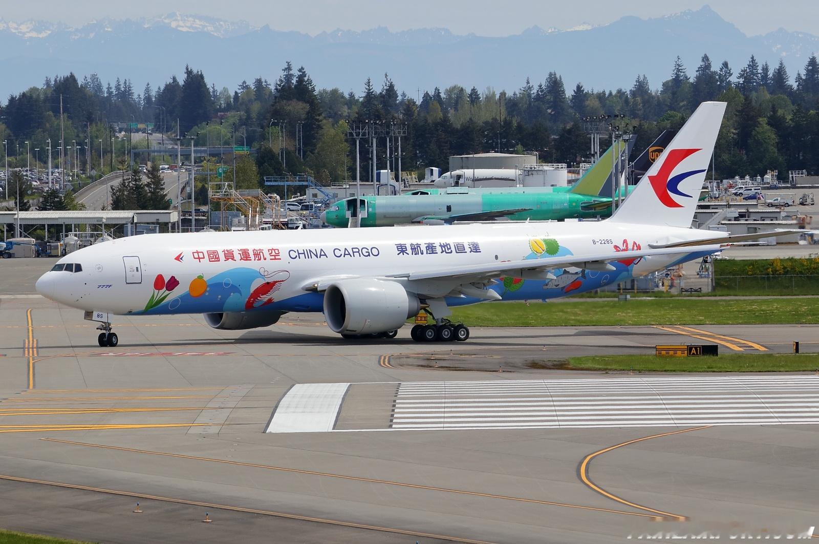中国货运航空777货机彩绘涂装 