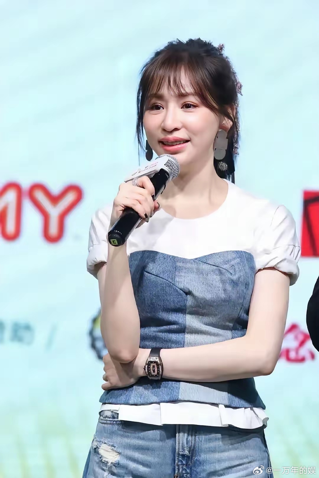 2022年参加完浪姐，翻红四年，知道王心凌挣了多少钱吗？个人专场巡演：整场巡演总