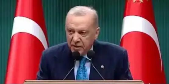 近期中东格局暗流涌动，核心焦点集中在霍尔木兹海峡的控制权之争。特朗普政府的封锁行