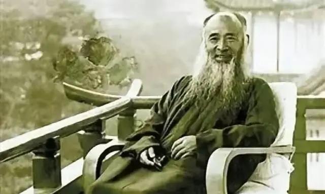 1945年秋天，张大千准备在北京买房定居，恰好一所前清王府要出售，要价500两黄