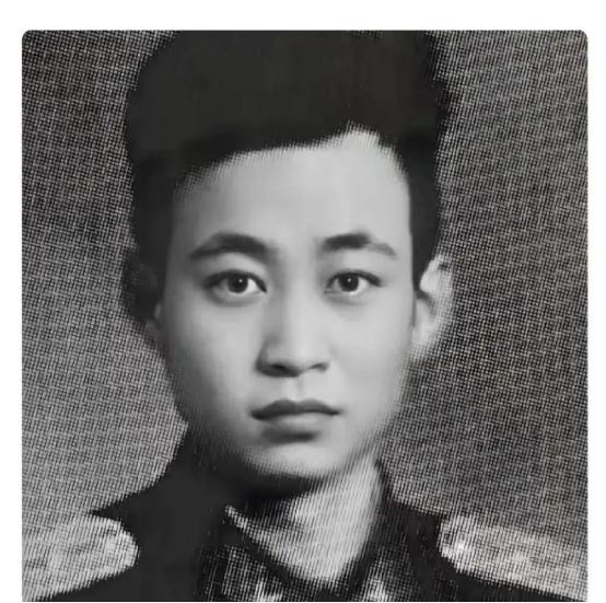 1953年秋天，哈尔滨军事工程学院开学没多久，校园里就悄悄传开了一件事：有个学员