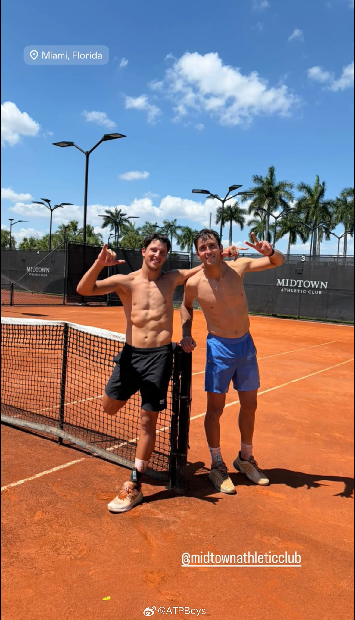 达尔德里的字典里好像没有穿衣服这个词，每天划IG都是他各式各样的上半身。atpb