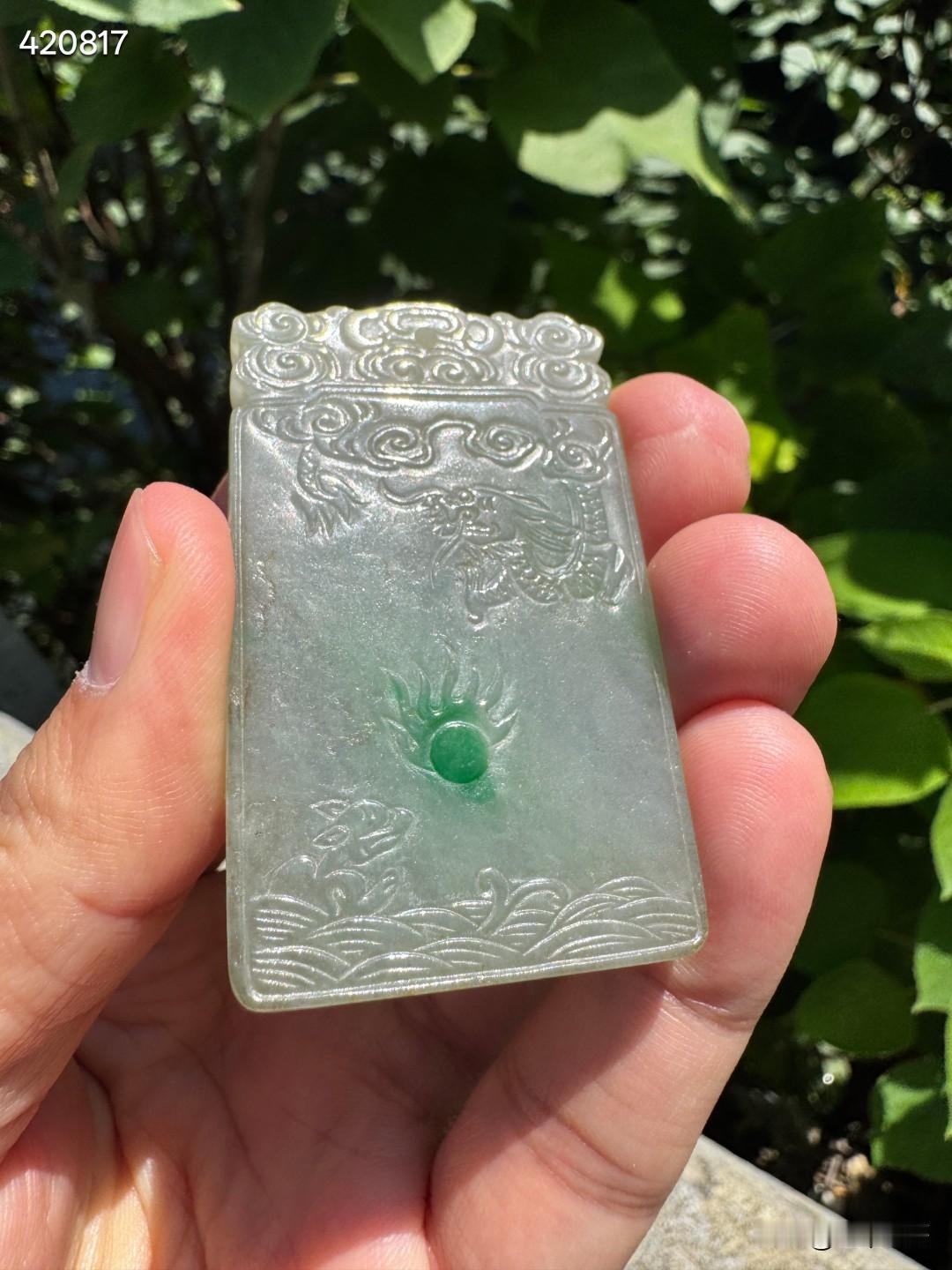 清代  老翡翠望子成龙龙纹牌。尺寸：5.64*3.47*0.73cm重量：43g