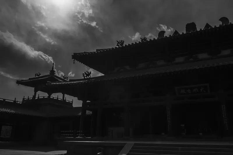 把没钱说得文雅体面，有很多巧妙的表达。比如“脑袋空，口袋空，卡里空，余额空，四大