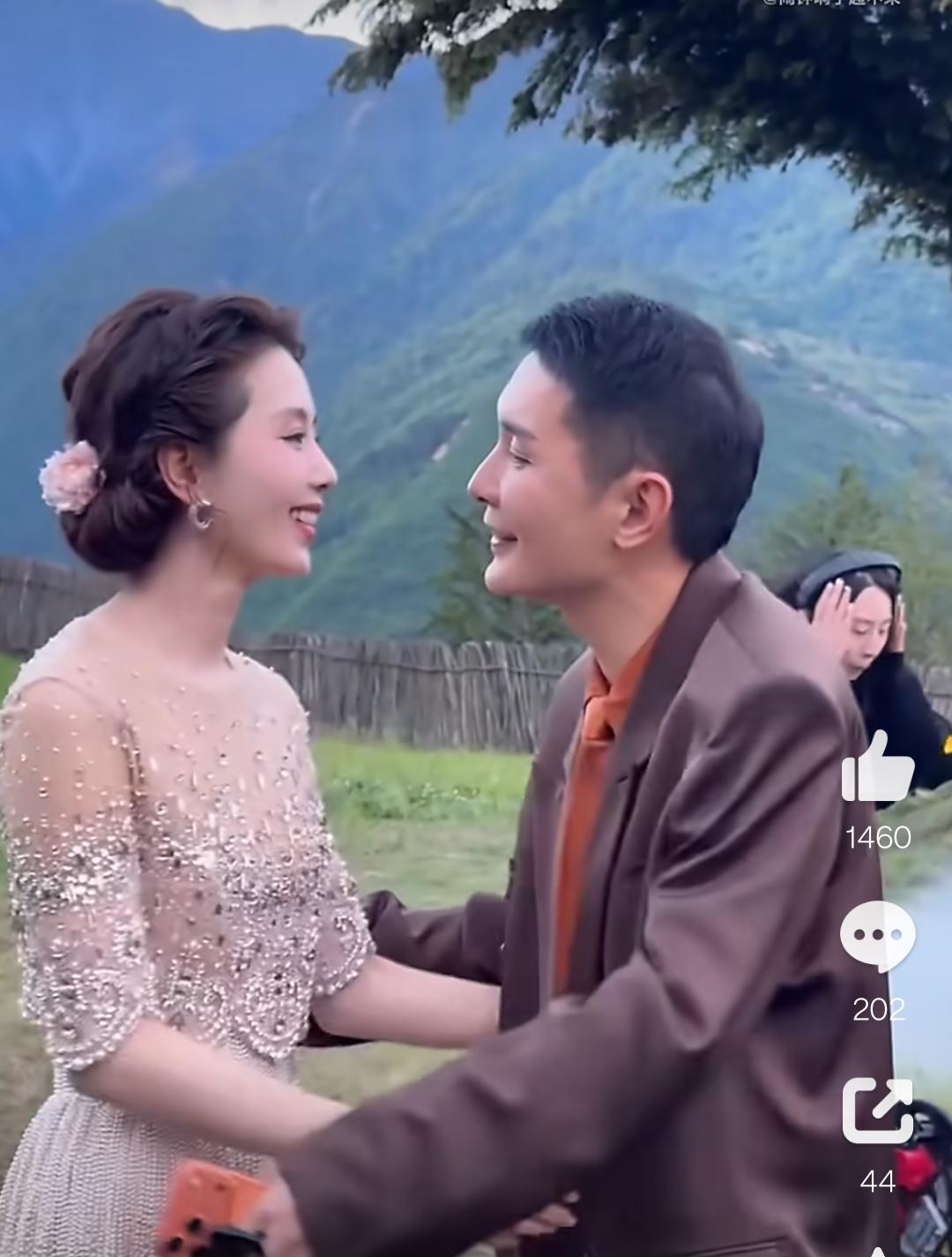 不管当成兄弟处，还是当成姊妹处，感觉还是有点分寸的好！
毕竟人家都是结过婚的人了