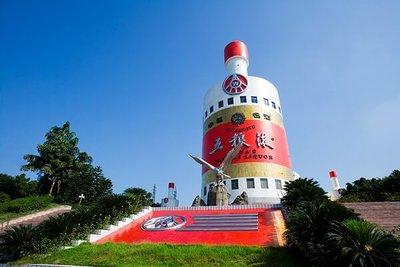 谁懂啊，刚走到宜宾五粮液基地门口，就被扑面而来的酒香裹住了！


还没踏入厂区，