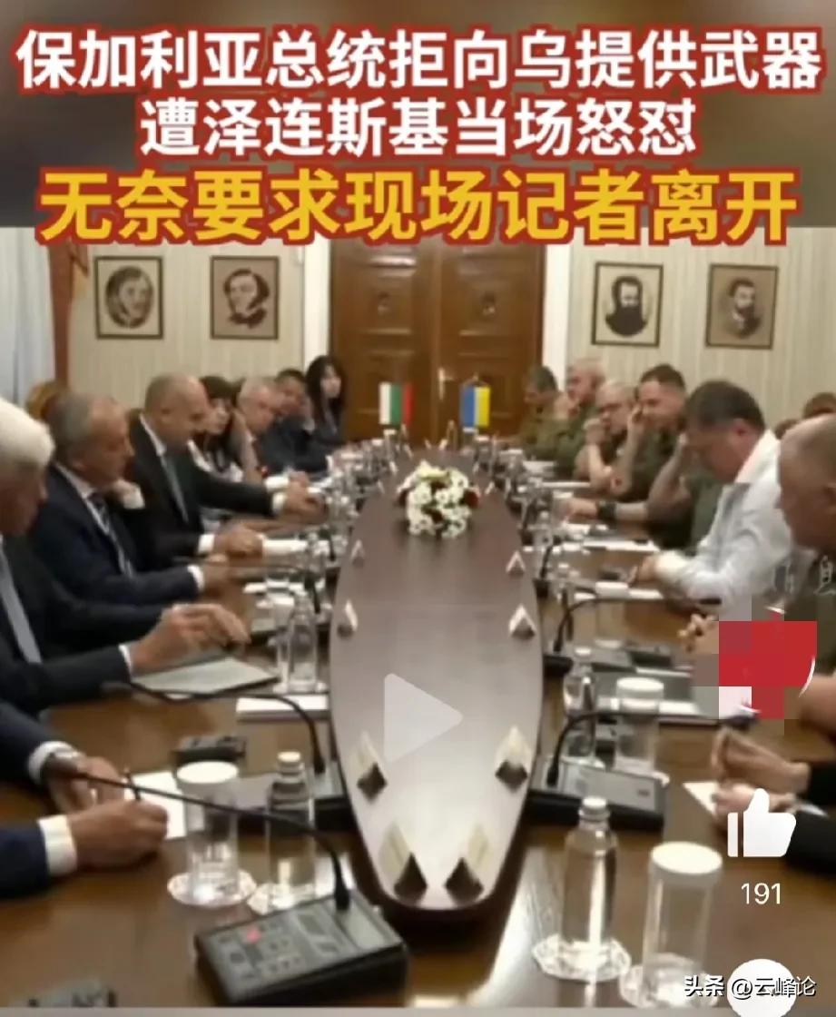 紧张又尴尬！他们在举行会谈的过程中发生了不愉快，泽连斯基的反应似乎吓到了他？

