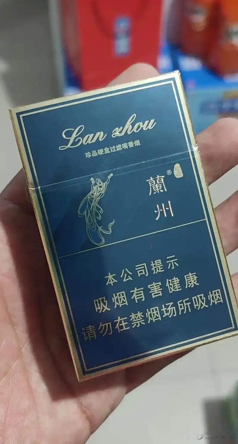 今天同事给了一包二十多年前的烟，“黑兰州”，外面的塑料纸还没有打开，本来以为二十