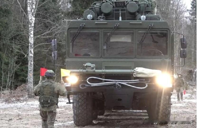 俄罗斯在乌克兰边境发射高超音速导弹。
路透基辅1月9日电——俄罗斯连夜向欧盟边境