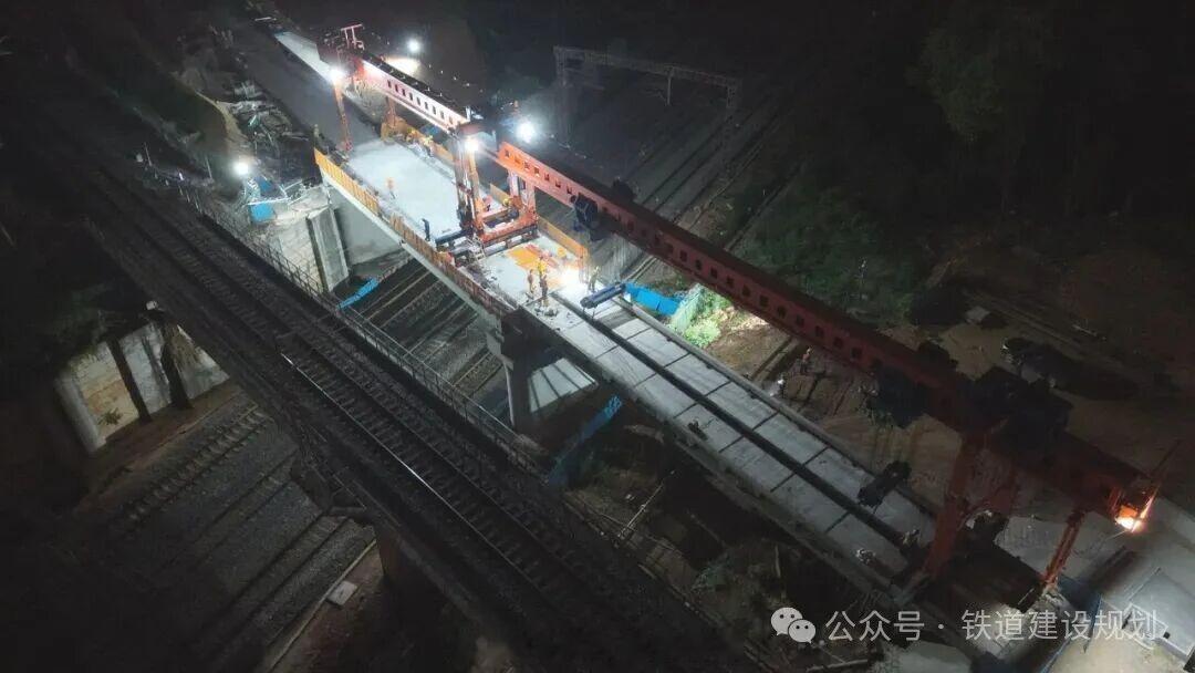 国铁头条【成都站普速客运外迁工程取得关键进展】中国铁路成都局集团消息：6月29日