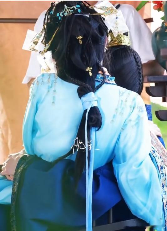 王鹤棣孟子义你俩有点太暧昧了王鹤棣孟子义拥吻 王鹤棣孟子义你俩有点太暧昧了，王鹤
