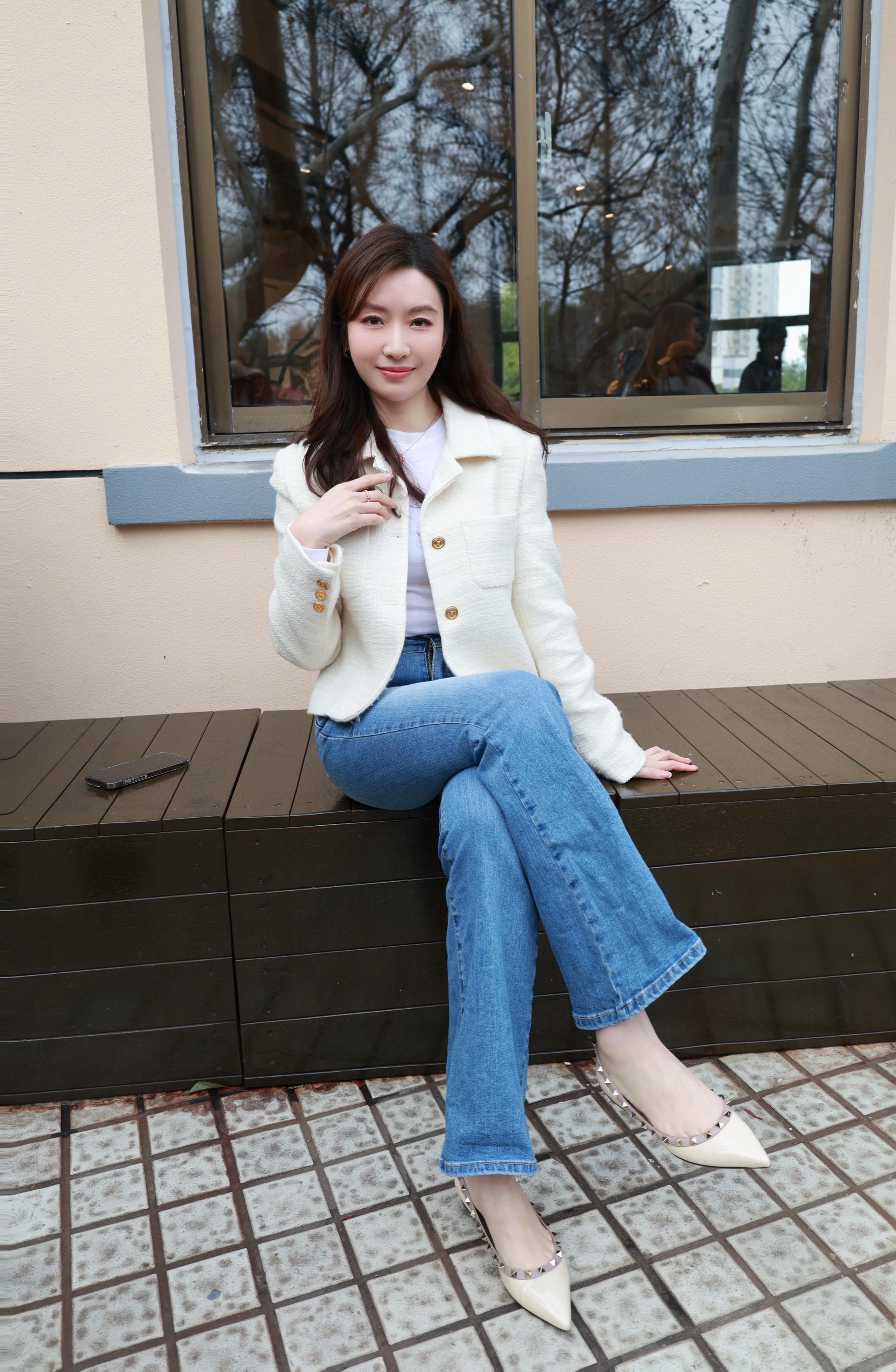 或许在一个明媚的午后有些人有些事就留在回忆里了。。 