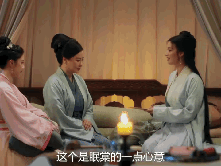 《柳舟记》柳眠棠回外祖家，心疼外祖家没落，给了二舅母一沓银钱。背地里表妹说她此次