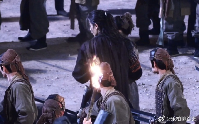 林允替张凌赫挡刀路透 不允许姐妹们还没有看到《归鸾》林允替张凌赫挡刀路透，发现他