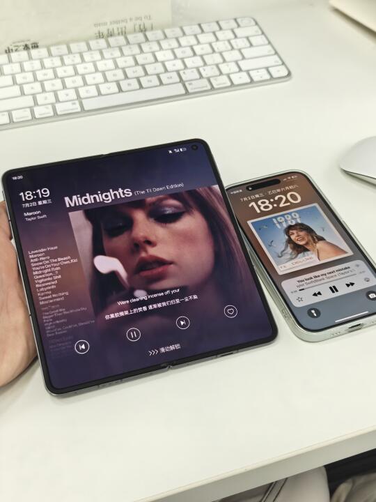 苹果，你看看人家OPhone的折叠屏...