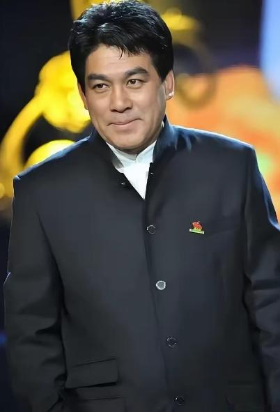 朱时茂给陈佩斯转了100万，附了条消息：‘钱不多，能帮衬点是点。’陈佩斯看着手机
