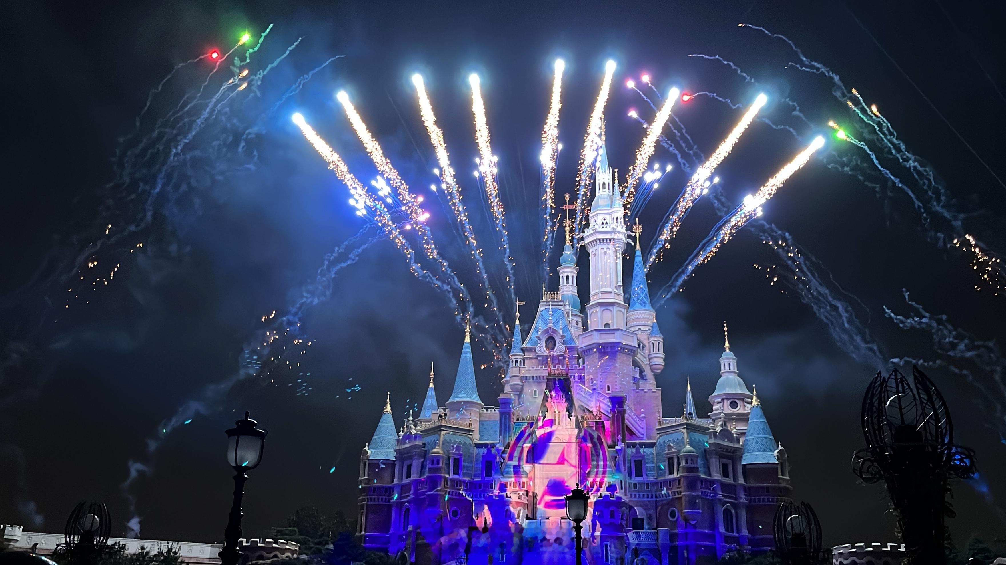 全网热点共创计划和2025好好道个别 01时间的渡口，钟声把一年截成两段。我们站