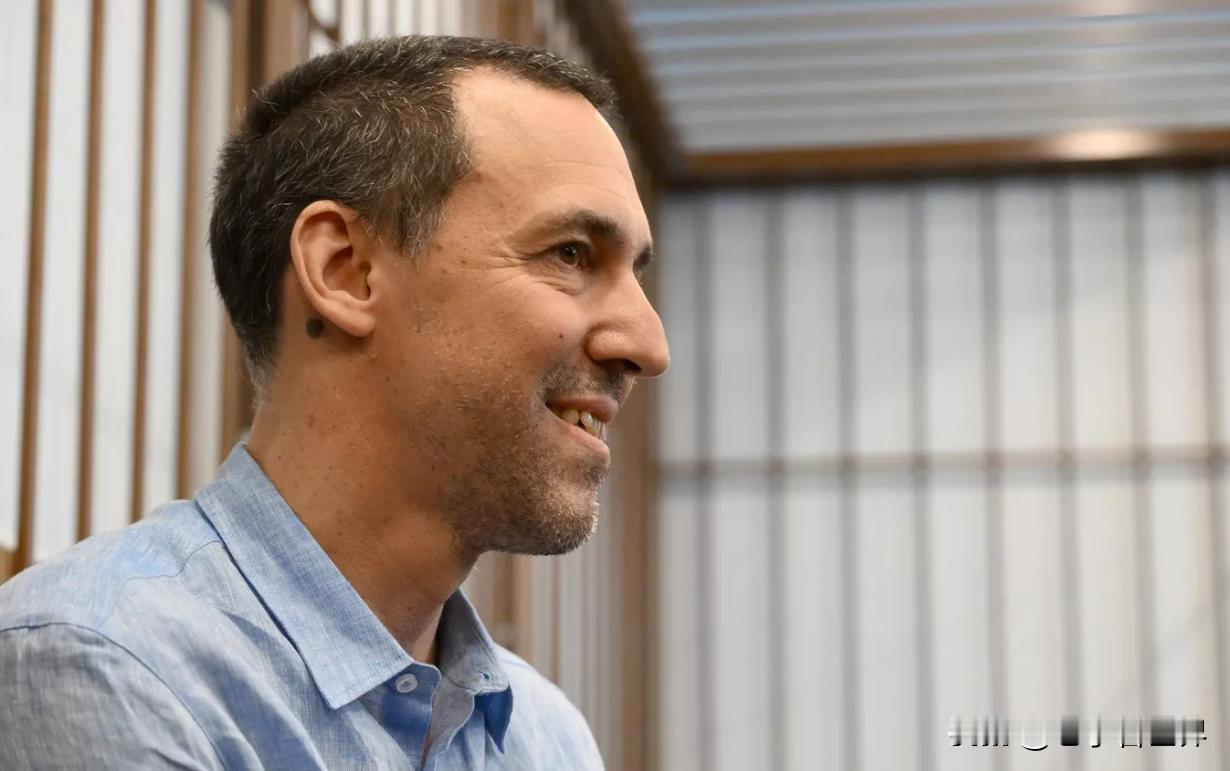 【最新消息：马克龙正在密切关注在俄被抓的法国间谍的情况】
巴黎时间2025年12