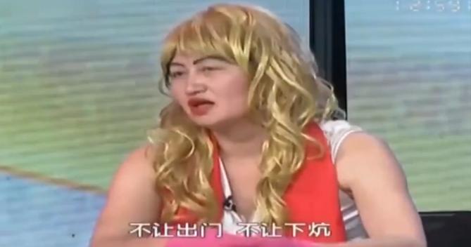 中年富豪用财力征服27岁男子，成功将其包养，可有一条规定很离谱，下午四点开始就不
