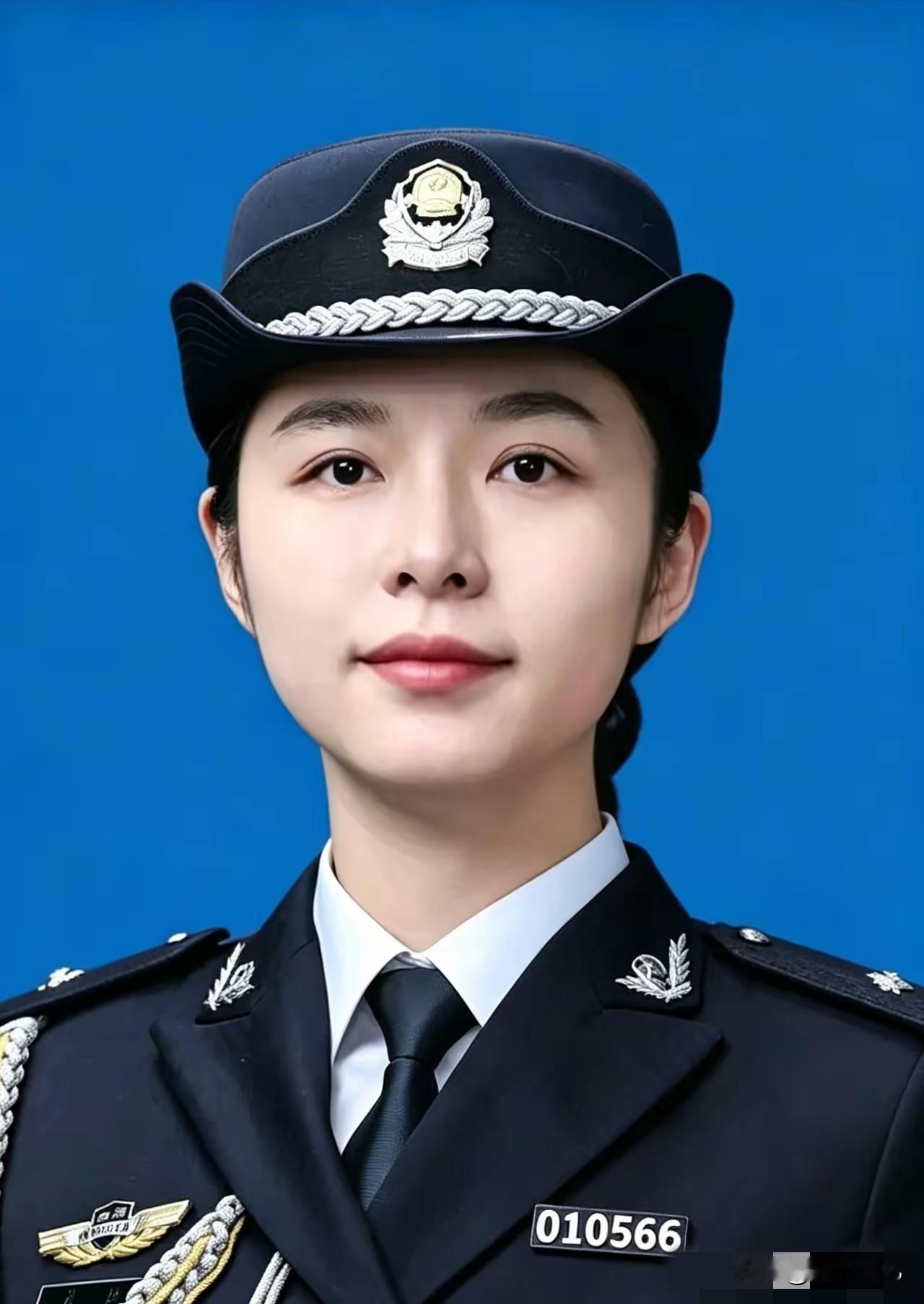 桂楠，女，云南沾益人。其父桂镜洪是全国公安系统二级英模。2014年，她考入中国人