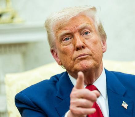 ·满口大话！特朗普扬言封锁拿捏伊朗，放出离谱预言，企图实现不战而屈人之兵

近期