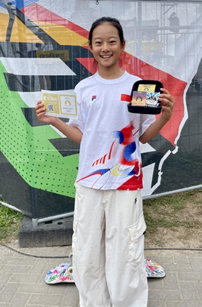#这个11岁的小姑娘要去参加巴黎奥运了# 近日，在巴黎奥运会资格系列赛布达佩斯站