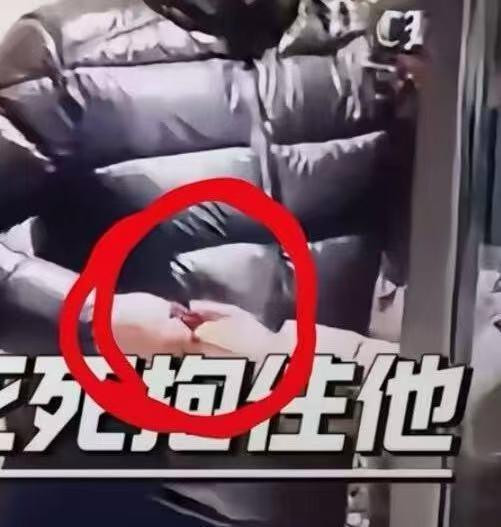 檀健次中国式塞红包 我勒个超绝大红包啊，檀健次好大方[666][666][666