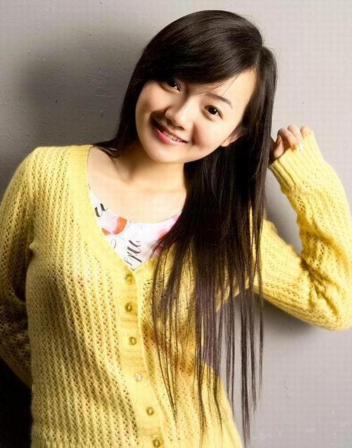 当年的网络三大女神：奉奉、陆mm、景甜。陆mm（陆怡璇）和景甜后来成了著名演员，