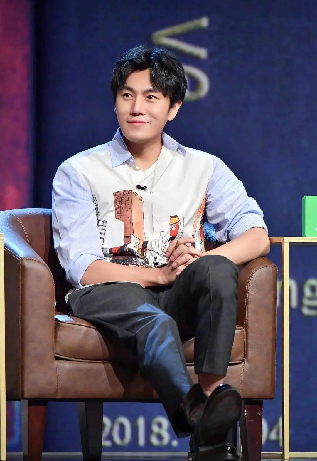2019年筹拍《隐秘的角落》，导演邀请秦昊出演反派张东升，秦昊拒绝，导演问:“为