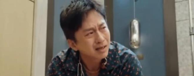 邓超、鹿晗和陈赫三人友谊深厚，经常互动。网友翻出旧照对比，发现他们几乎没变样。邓