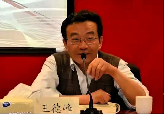 复旦大学教授王德峰，撕开了中国社会当下最大的遮羞布，振聋发聩！他说：“今日之中国