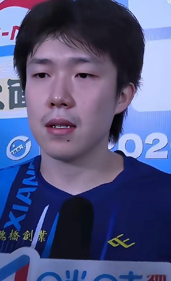 王楚钦对自己也是够狠的，赛后采访直接说出了自己输给张煜东的关键原因，王楚钦说已经