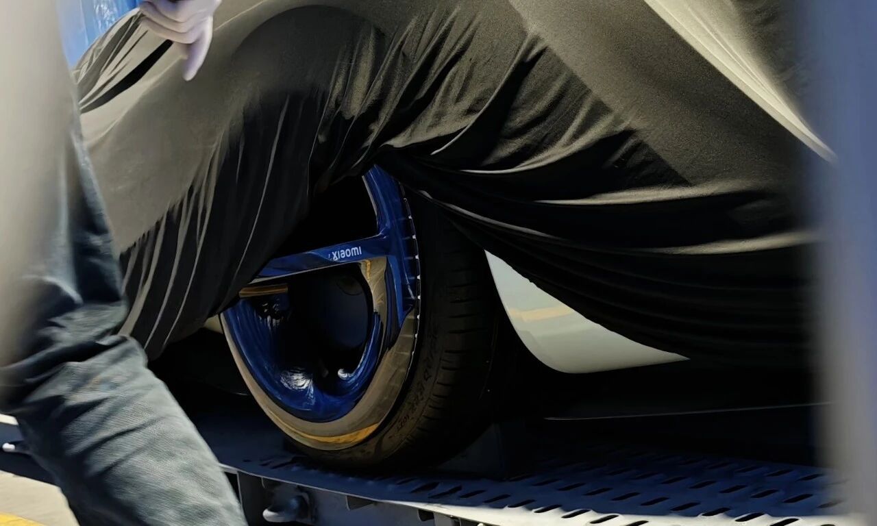 小米新车要来了，这尾部看起来是大SUV或者MPV，但是又和这台神秘跑车不太相似，