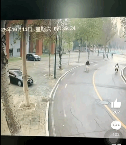 黑色轿车司机到底有没有责任？
一女子骑自行车时在马路上摔倒。家属在查看监控后认为