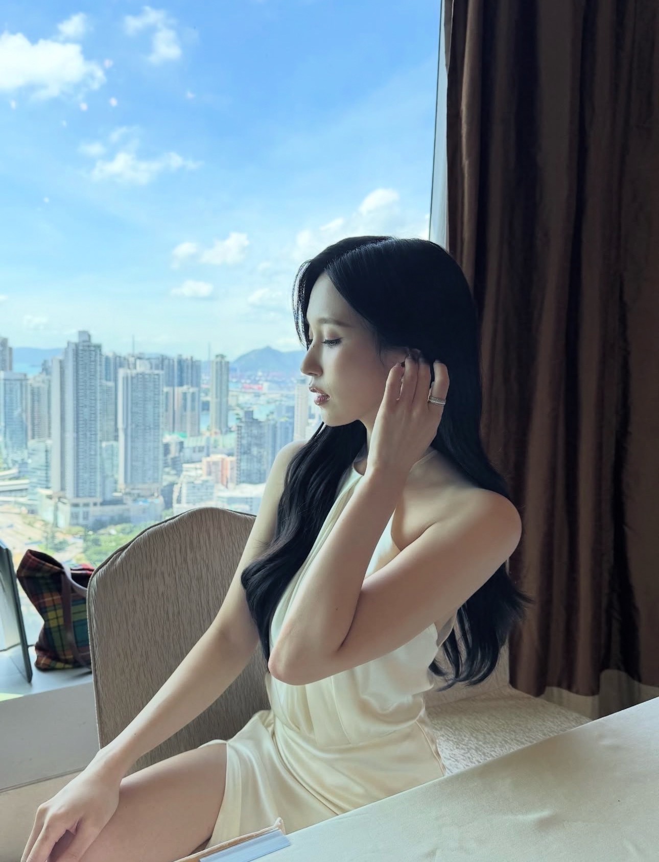 投稿：名井南X姜惠元「罗盘的南北两极颤抖，在指向彼此时达到平衡。」 