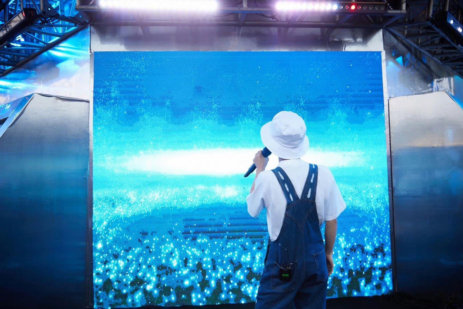 #周深[超话]# [照相机]#周深官宣我们的毕业歌# [2023.06.19]?