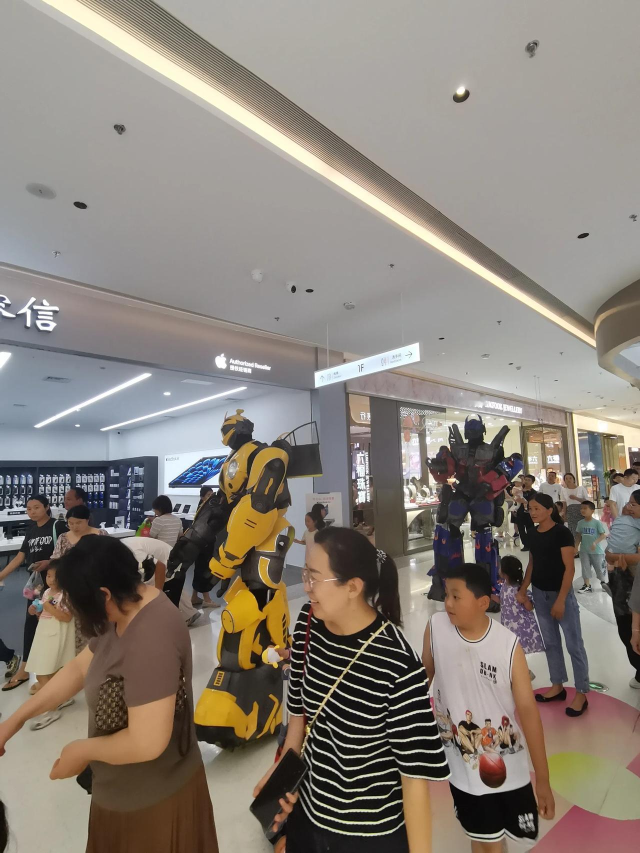 《成长之重：养娃不易的人生之旅》

想知道养孩子有多难吗？来看看小明的故事吧！从