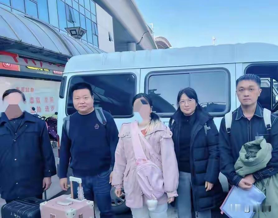 五年漂泊，千山万水，最后都化作那个扑进怀里的瞬间。

2026年1月14日，黄冈