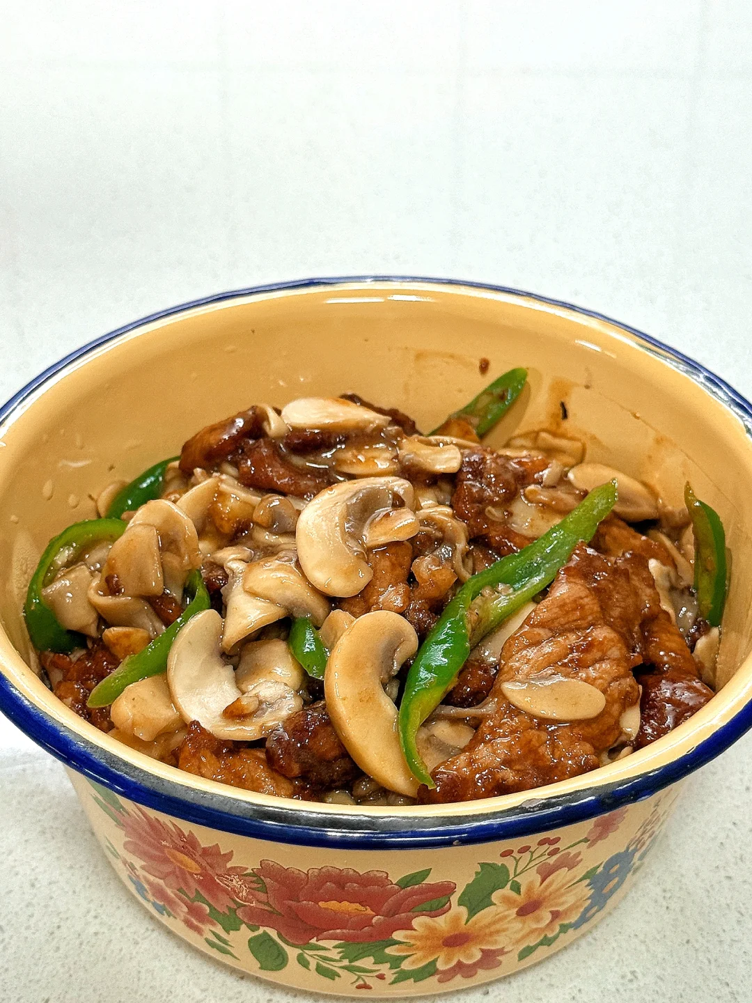 今天吃什么🥢🥢青椒口蘑炒肉（附做法）