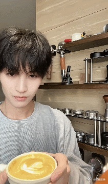 内娱独一份的咖啡系男友！黄俊捷用养龟、侍弄植物的日常熬煮生活本味，温度刚好甜度自