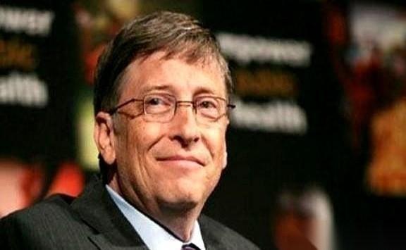 比尔盖茨把话挑明了。他说，最多7年，我们中的大多数人，可能就“无工可打”。
20