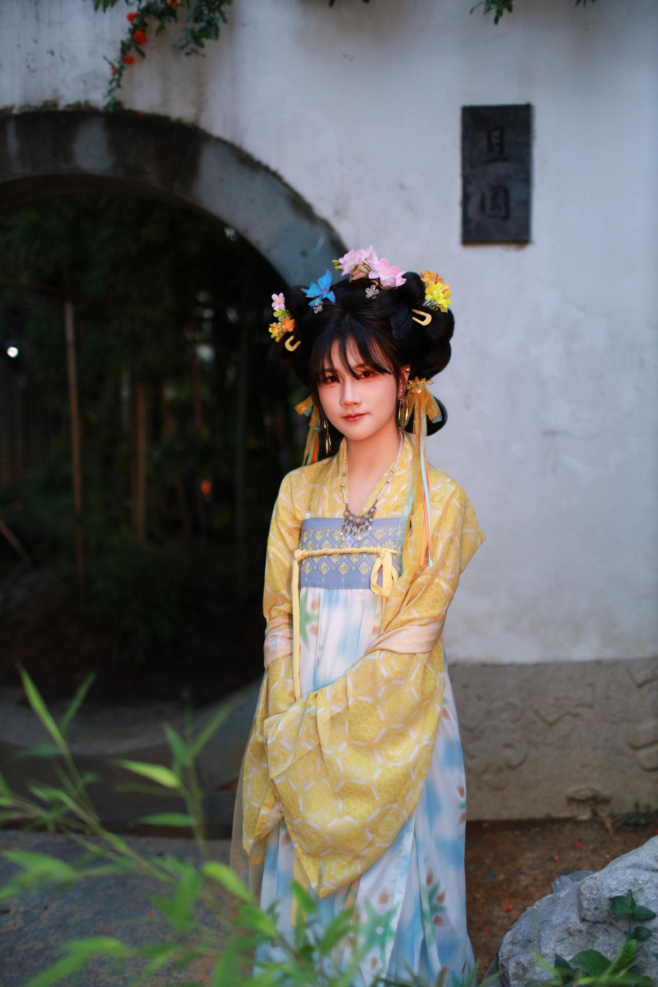 偶遇古镇，随手拍几张！～～汉民族传统服饰 小唐风汉服 汉服约拍 氛围感汉服