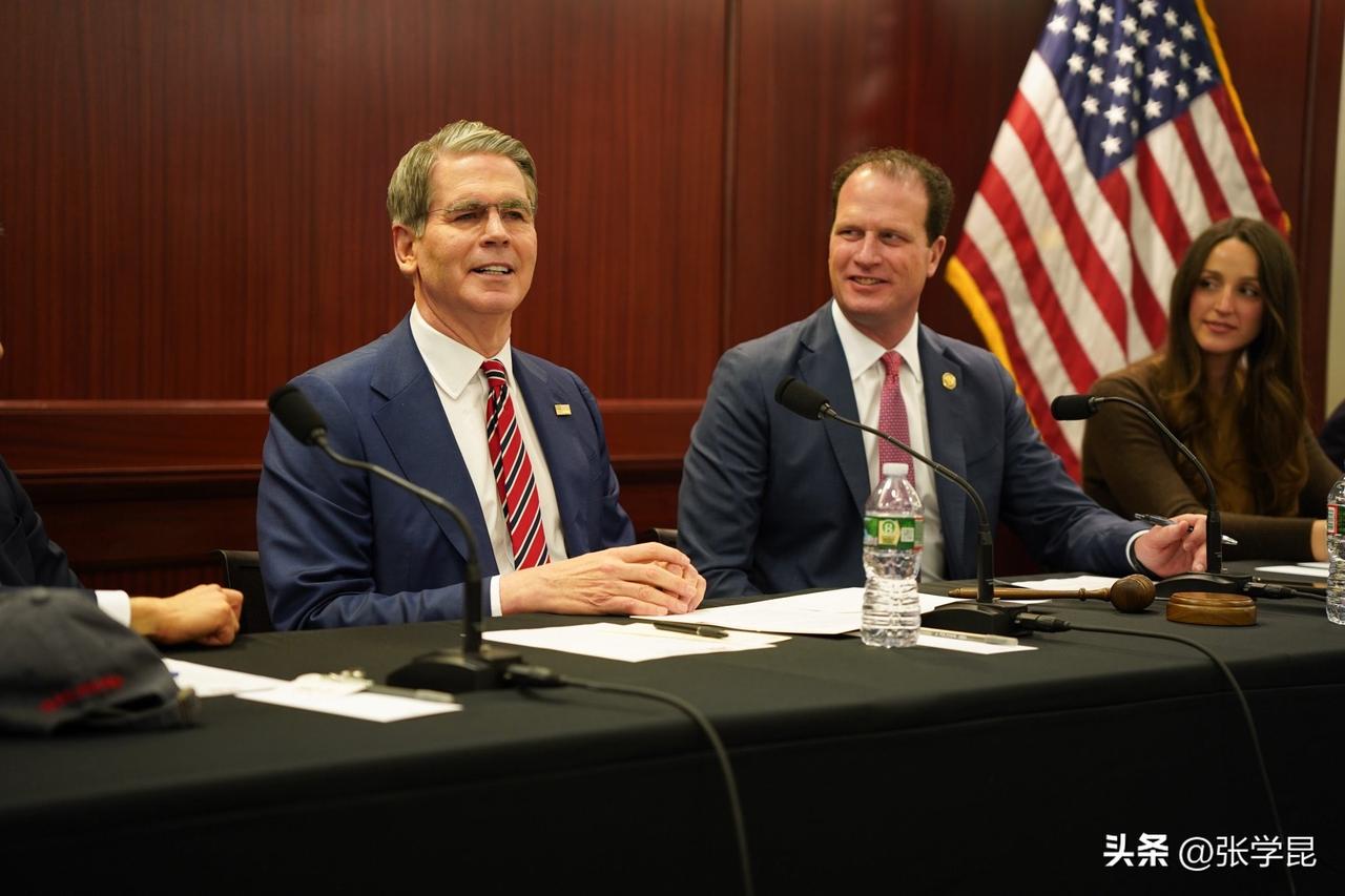 美国财政部长贝森特今天（3月6日）发文说：“特朗普总统的能源议程使得美国石油和天