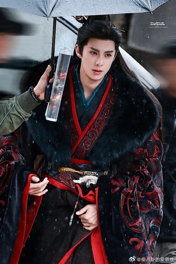 美颜别开这么大啊，快p成敖瑞鹏了 