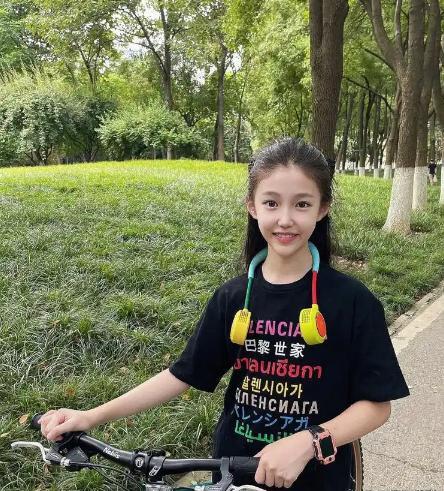 那天我对邻居的女儿开玩笑说：我才是你的亲爸爸，没想到第二天，她拿着刀就找上了门！