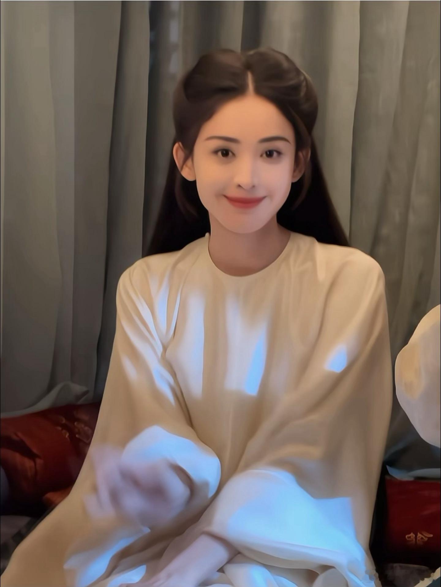 玉茗茶骨里娜扎饰演的荣善宝，女茶王设定太带感！手段高强、智谋过人，古装扮相更是美