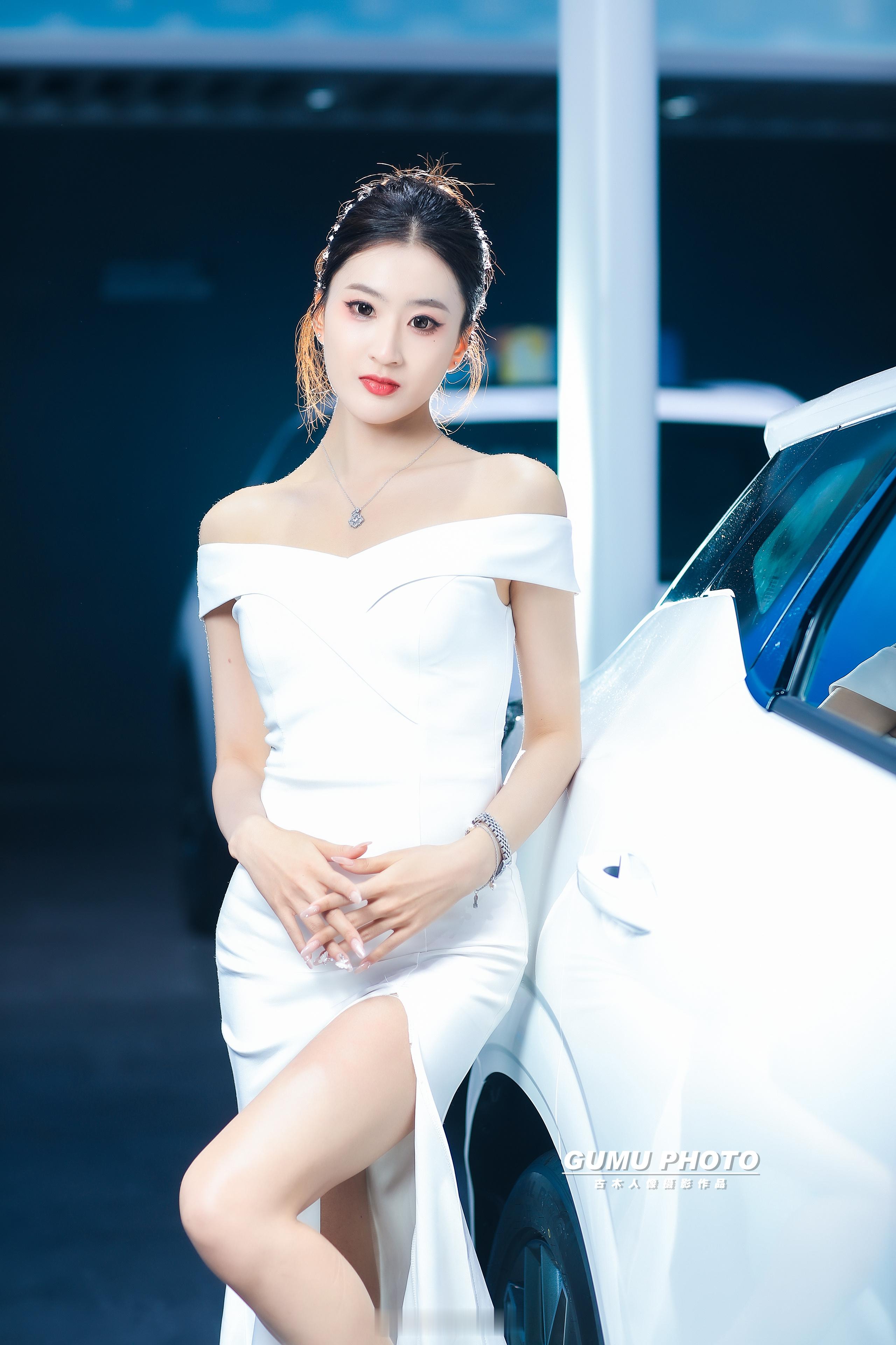 2025重庆汽车消费节长安汽车展台模特小姐姐 2025重庆汽车消费节 